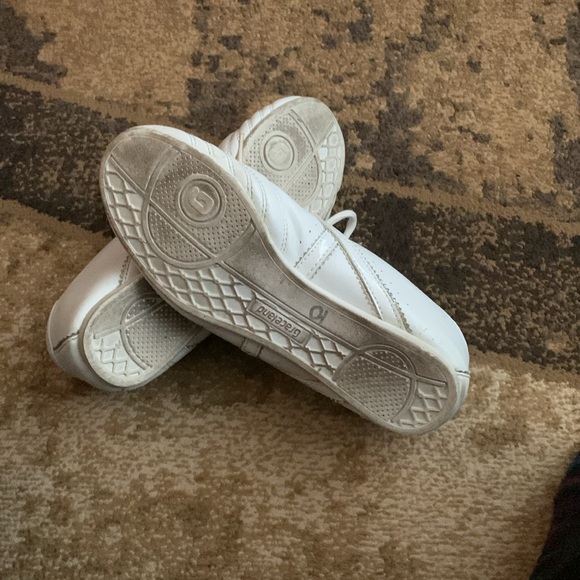 Graceland women’s white floral leather trainer. Size 6:5 - Picture 2 of 4